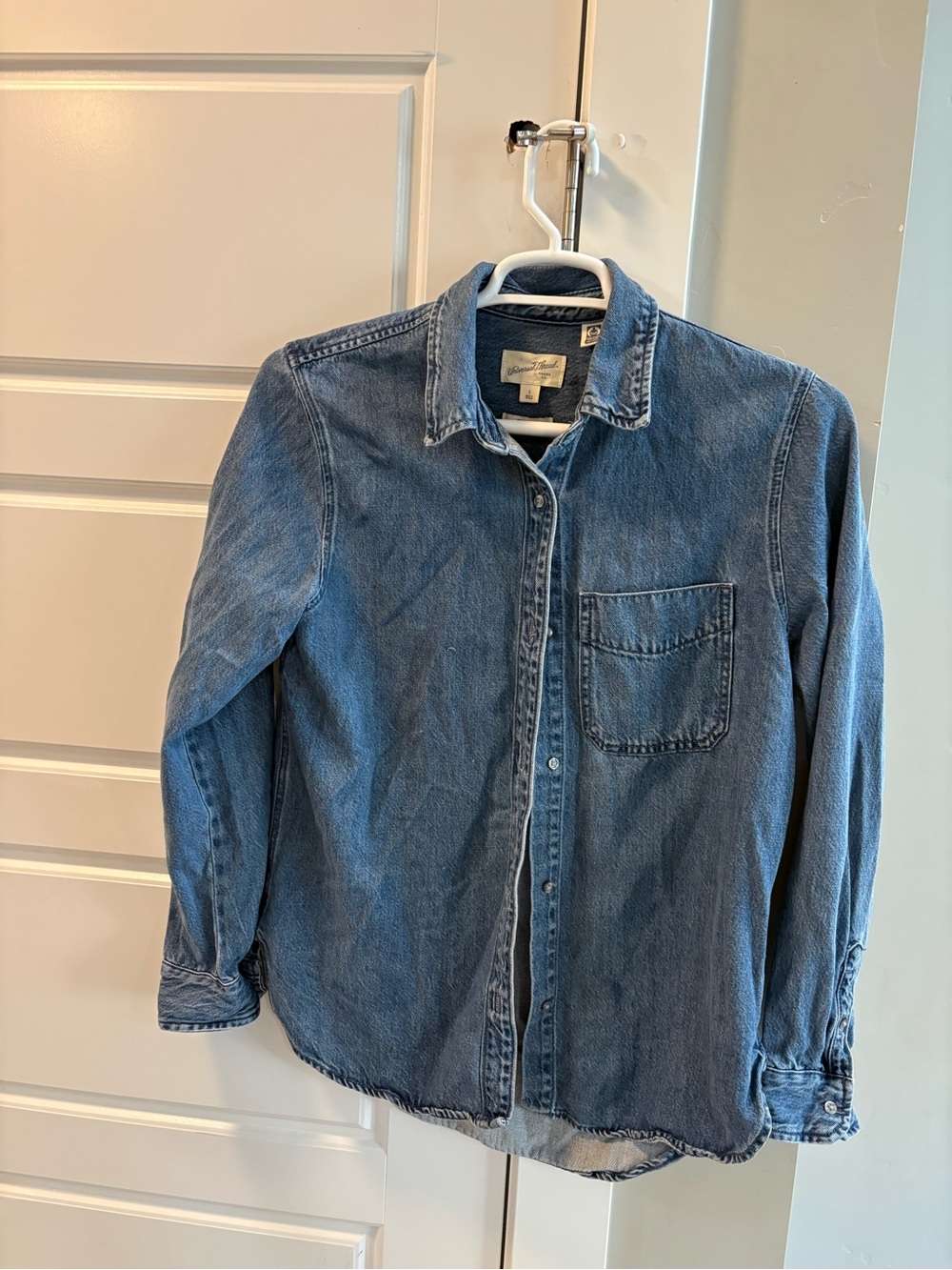 Universal threads Blue Denim Shirt - woman size small